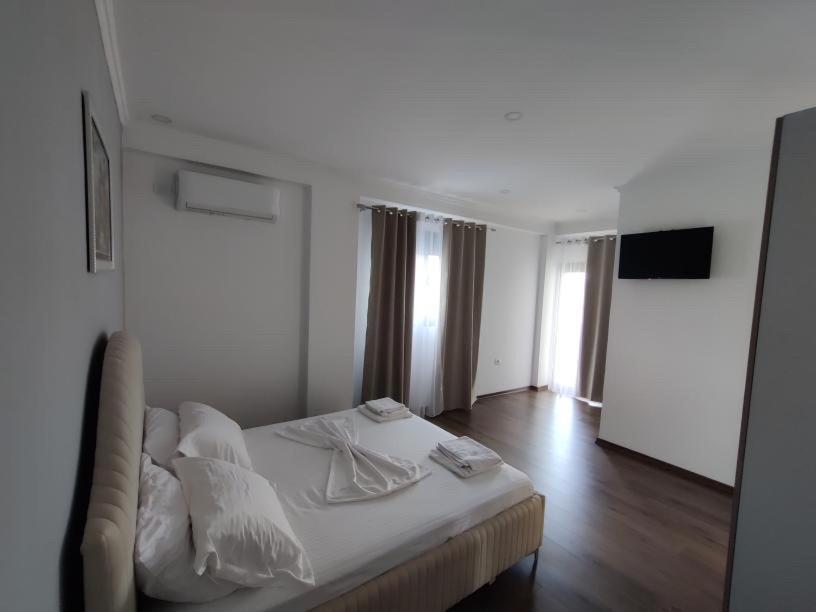 Unique Hotel Gramsh Kültér fotó