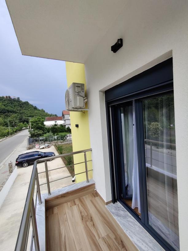 Unique Hotel Gramsh Kültér fotó