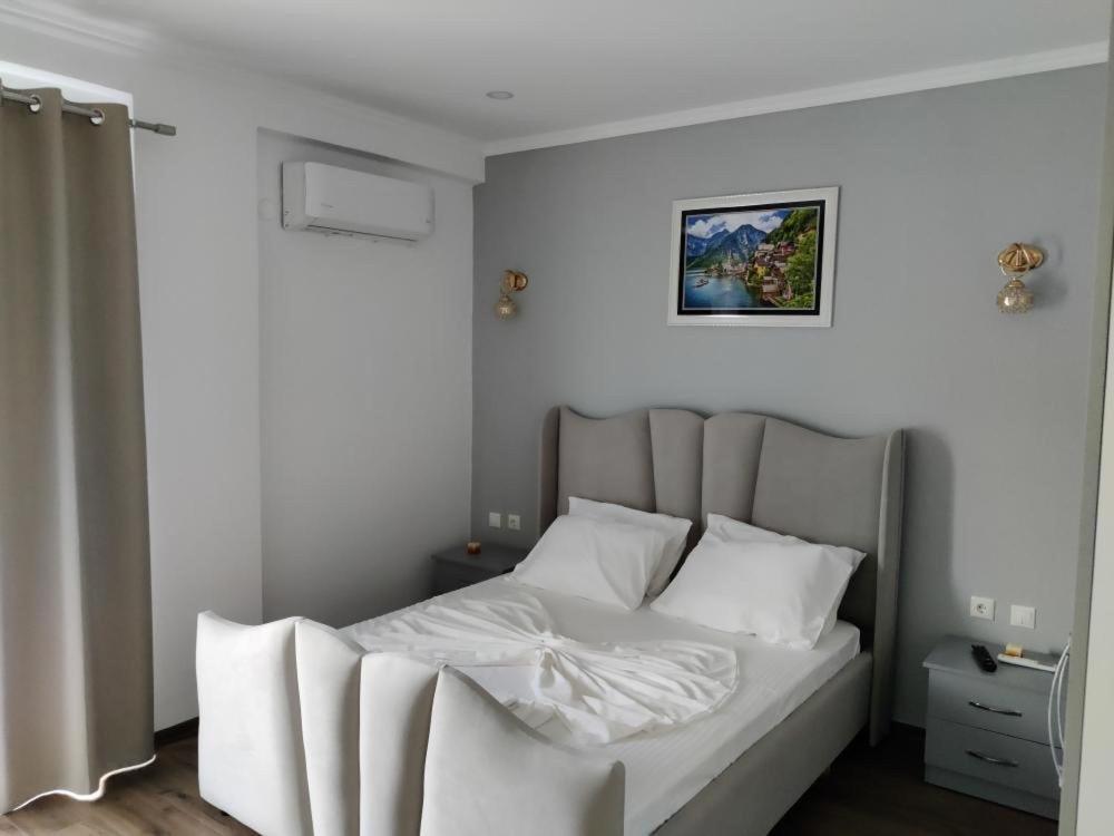 Unique Hotel Gramsh Kültér fotó